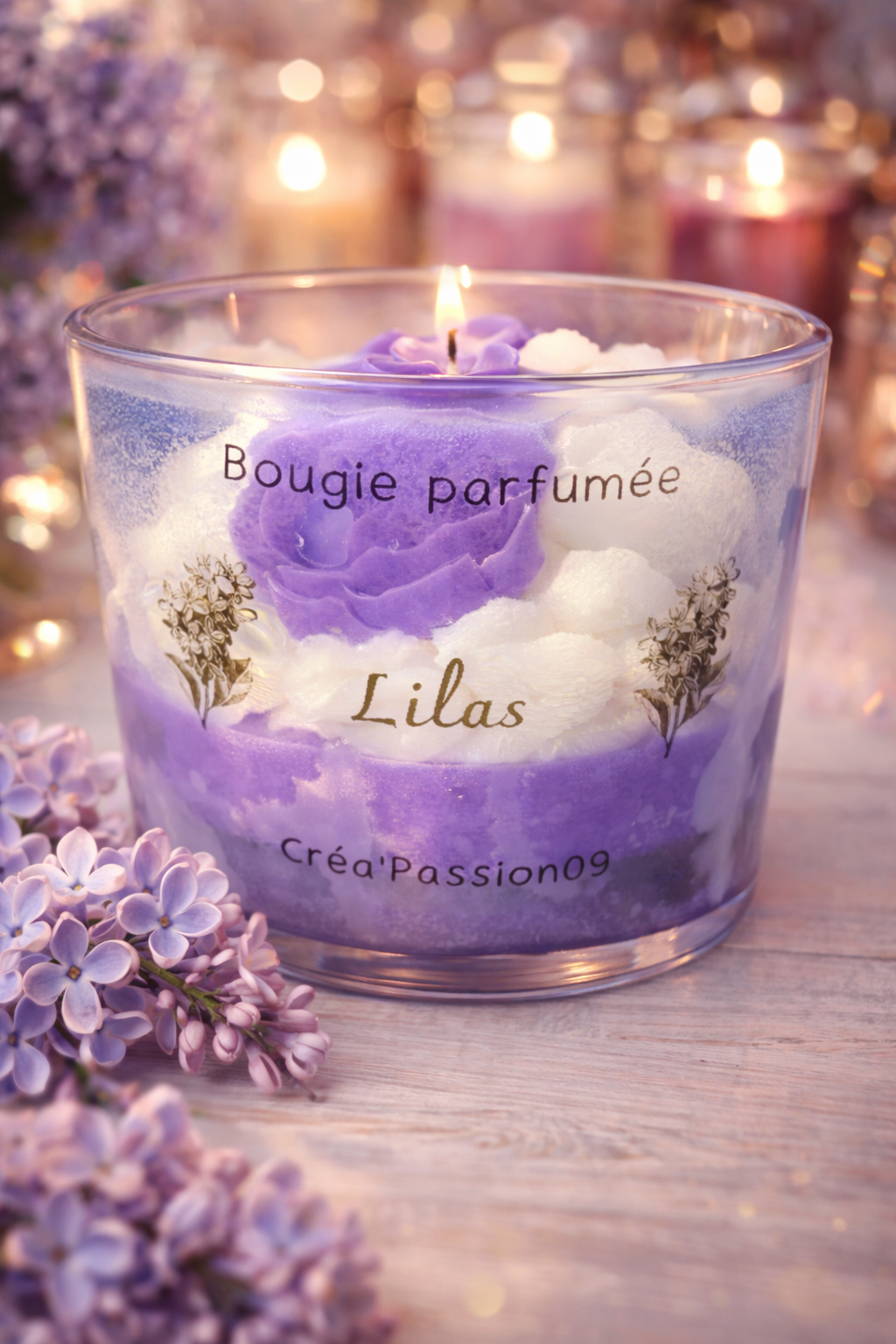 « Bougie parfumée Lilas artisanale - Cire naturelle aux notes florales printanières »